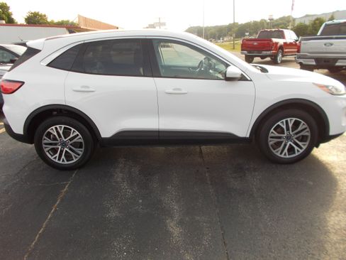 Used 2022 Ford Escape SEL image 2