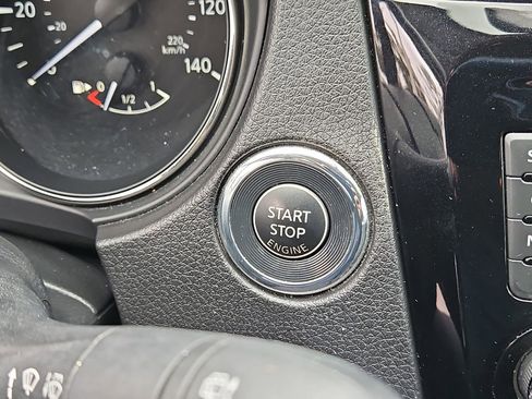 Used 2017 Nissan Rogue Sport SL image 30