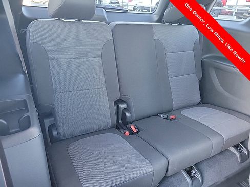 Used 2023 Chevrolet Traverse LT image 39