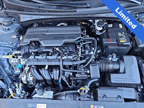 Used 2025 Hyundai Elantra Limited image 13