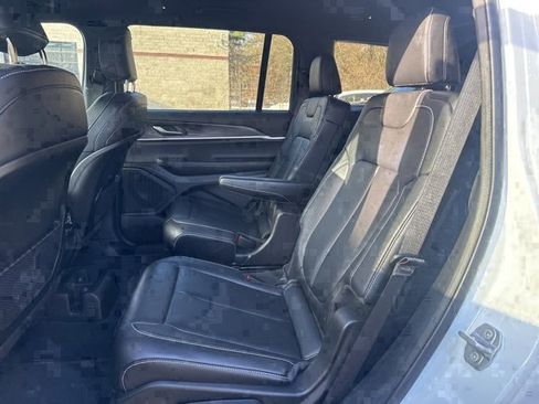 Certified 2025 Jeep Grand Cherokee L Limited w/ Black Appearance Package image 9