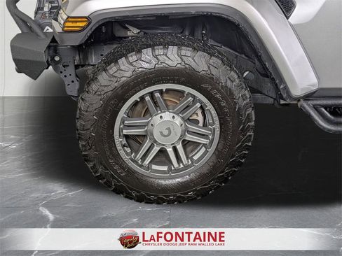 Used 2020 Jeep Wrangler Unlimited Sahara image 27