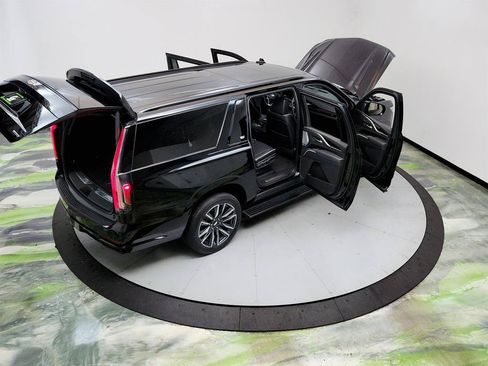 Used 2022 Cadillac Escalade ESV Sport w/ Touring Package AWD/4WD image 39