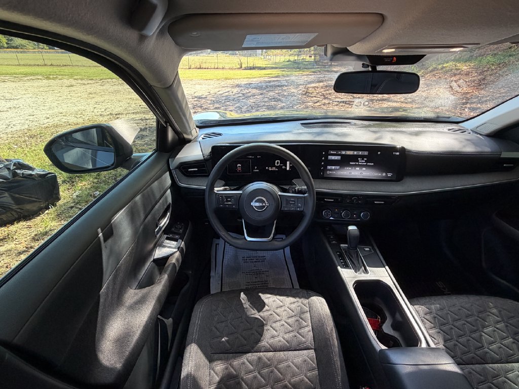 Used 2025 Nissan Kicks SV FWD image 11