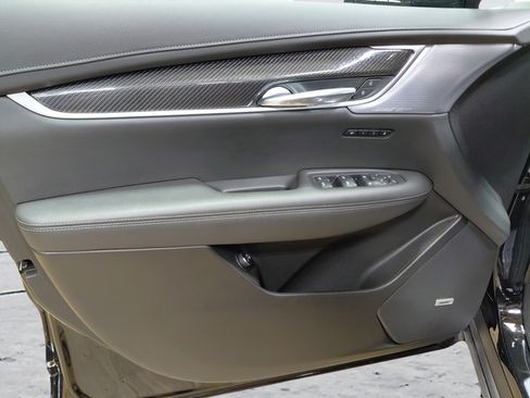 Used 2024 Cadillac XT6 Sport w/ LPO, Floor Liner Package AWD/4WD image 29
