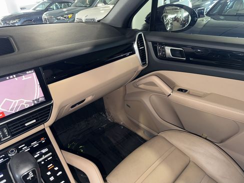 Used 2021 Porsche Cayenne image 30
