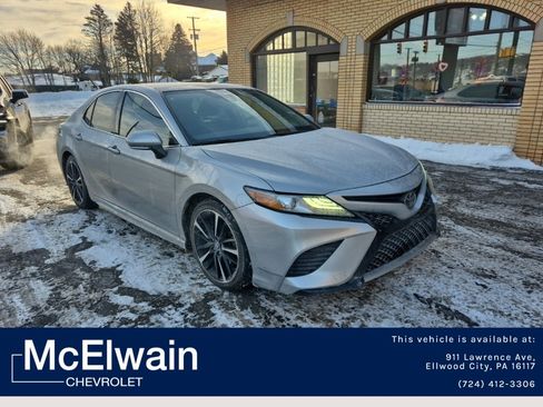 Used 2019 Toyota Camry XSE image 1