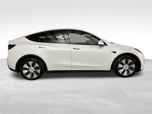 Used 2022 Tesla Model Y Long Range image 5