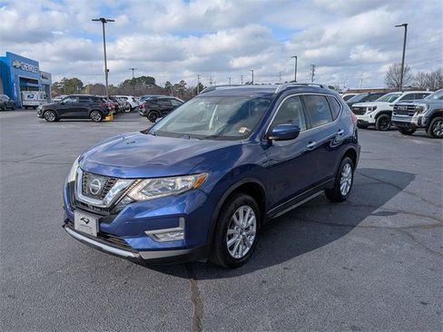 Used 2017 Nissan Rogue SV w/ SV Family Package image 7