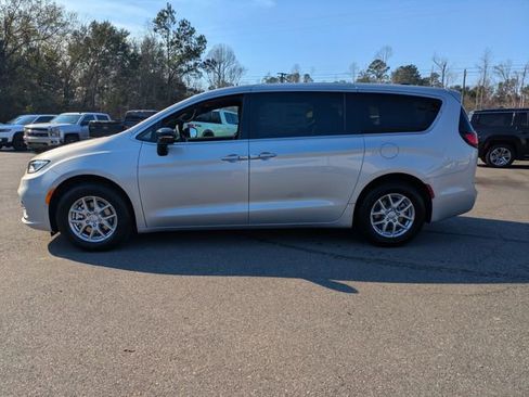 New 2026 Chrysler Pacifica Select image 7