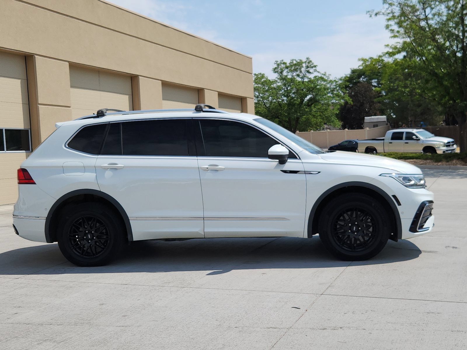 Used 2023 Volkswagen Tiguan SEL R-Line AWD/4WD image 6