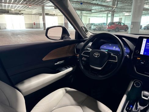 Used 2024 Toyota Grand Highlander Limited image 47