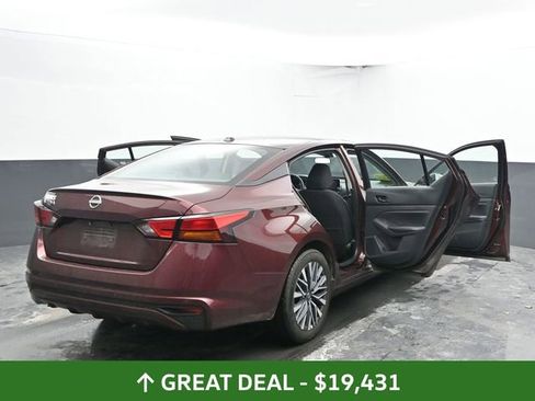 Used 2025 Nissan Altima 2.5 SV image 56