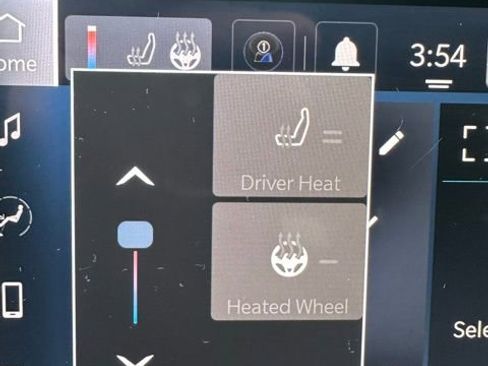 Used 2022 Chrysler Voyager LX image 31