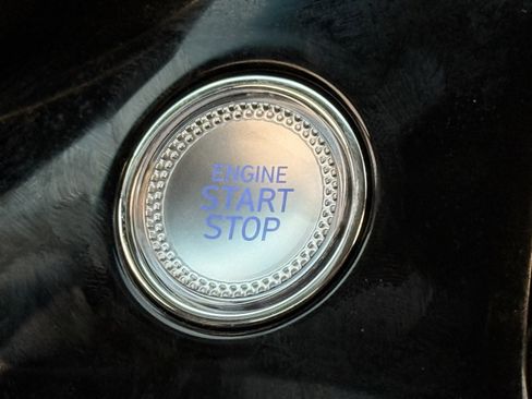 Used 2025 Genesis G70 2.5T image 28