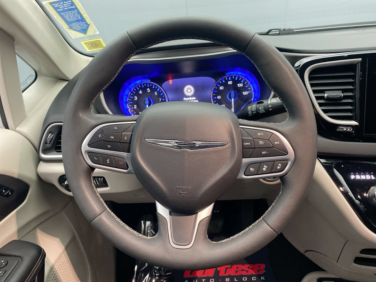Used 2024 Chrysler Pacifica Touring-L FWD image 16