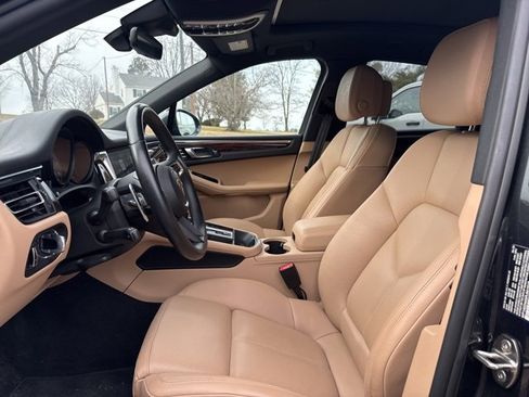 Used 2023 Porsche Macan S image 6