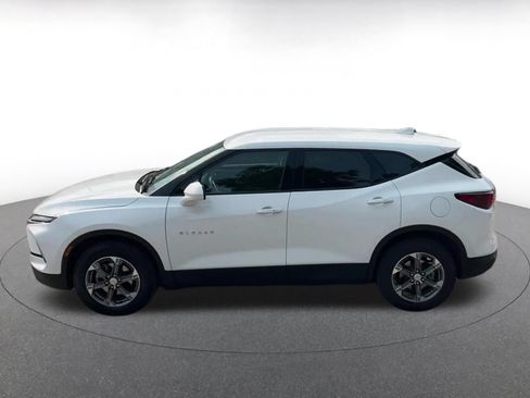 Used 2025 Chevrolet Blazer LT FWD image 9