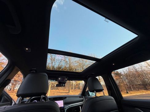 New 2025 Jeep Grand Cherokee L Limited image 27