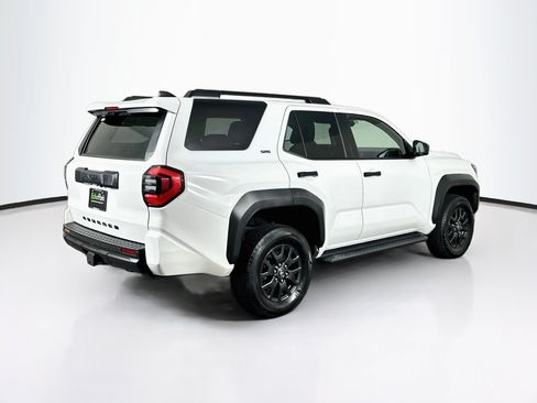 Used 2025 Toyota 4Runner SR5 AWD/4WD image 9