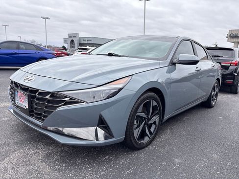 Used 2023 Hyundai Elantra Limited image 2