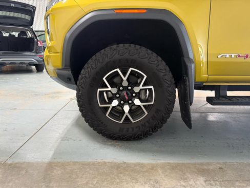 Used 2024 GMC Canyon AT4X AWD/4WD image 10