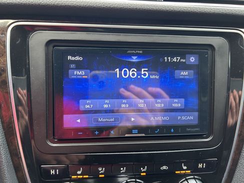 Used 2015 Volkswagen Passat 1.8T SEL Premium image 32