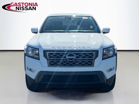 Used 2024 Nissan Frontier SV w/ Technology Package image 2