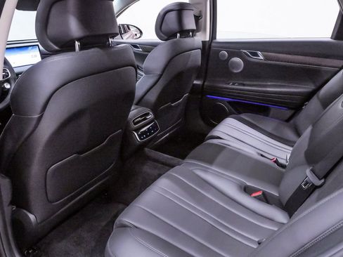 Certified 2025 Genesis G80 2.5T Advanced image 11