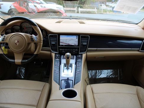 Used 2012 Porsche Panamera 4 image 10