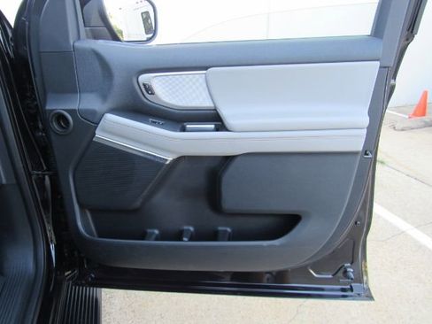 Used 2025 Ford Expedition Active image 21