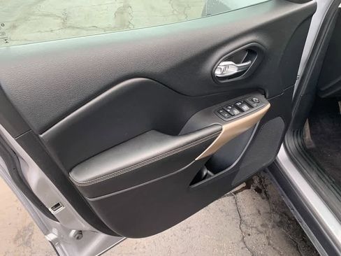 Used 2018 Jeep Cherokee Limited w/ High Altitude Package AWD/4WD image 16