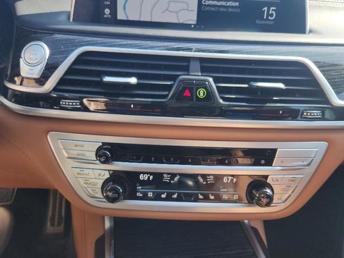 Used 2022 BMW 750i xDrive w/ Executive Package image 24