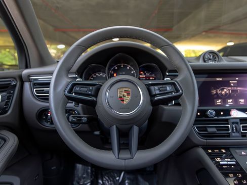 Certified 2026 Porsche Macan AWD/4WD image 29