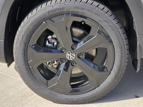 New 2026 Volkswagen Taos SEL AWD/4WD image 9