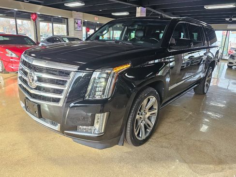 Used 2015 Cadillac Escalade ESV Premium image 3
