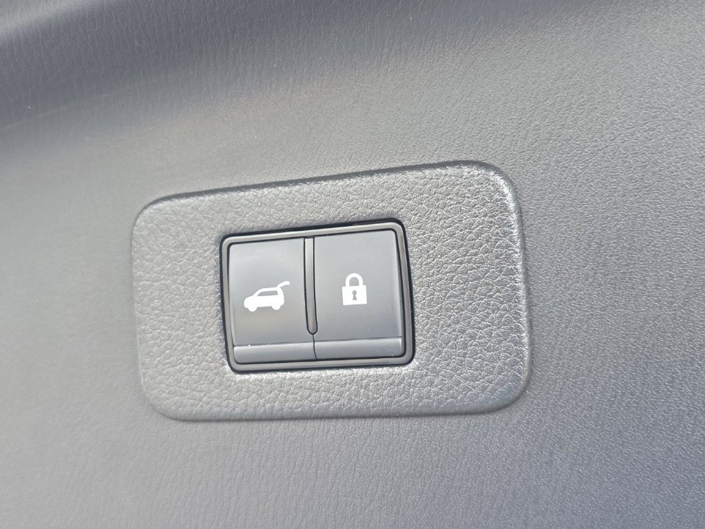 Used 2024 Nissan Armada SL w/ Captain's Chairs Package RWD image 12