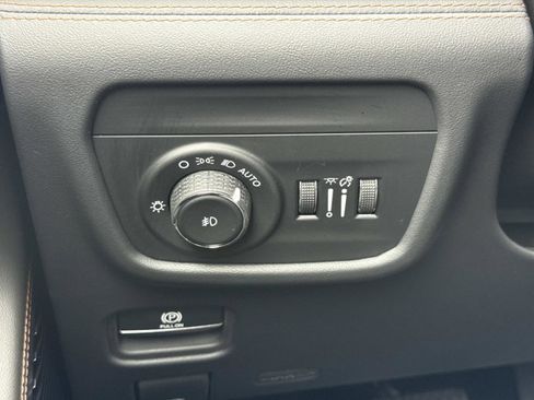 Used 2023 Jeep Grand Cherokee Summit image 13