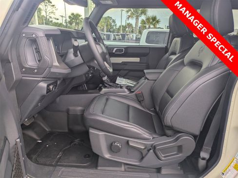 New 2025 Ford Bronco Badlands image 2