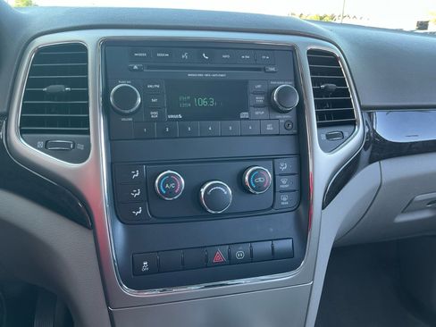 Used 2012 Jeep Grand Cherokee Laredo w/ Laredo E Group image 28