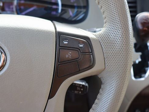 Used 2012 Toyota Sienna XLE image 9