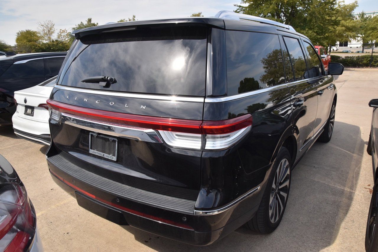 Used 2024 Lincoln Navigator Reserve AWD/4WD image 5