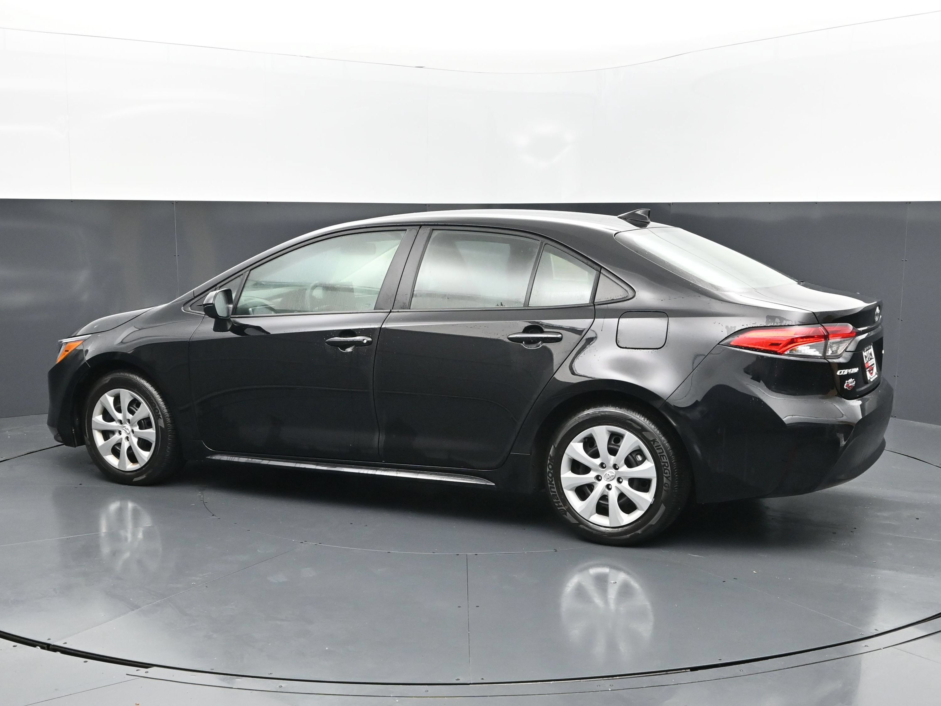 Used 2026 Toyota Corolla LE FWD image 3