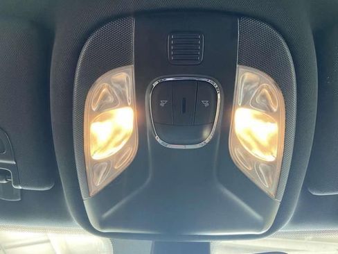 Used 2024 Jeep Compass Latitude image 21