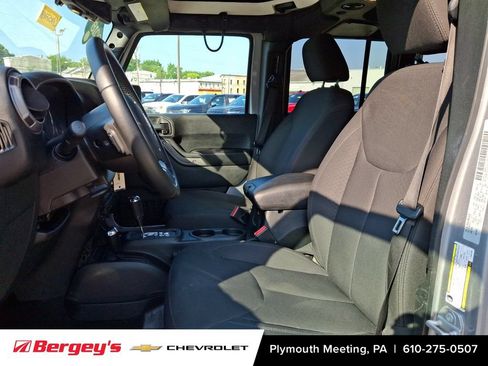 Used 2018 Jeep Wrangler Unlimited Sport S AWD/4WD image 16