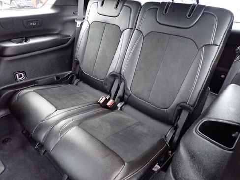 Used 2023 Jeep Grand Cherokee L Laredo image 15