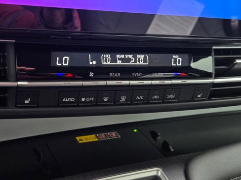 Certified 2026 Toyota Sienna XLE FWD image 20