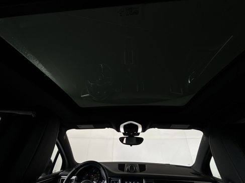 Used 2018 Porsche Macan Sport Edition image 24