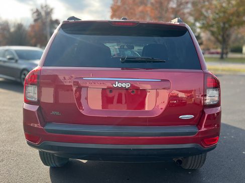 Used 2017 Jeep Compass Latitude image 10