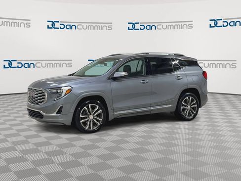 Used 2020 GMC Terrain Denali w/ Denali Premium Package FWD image 4